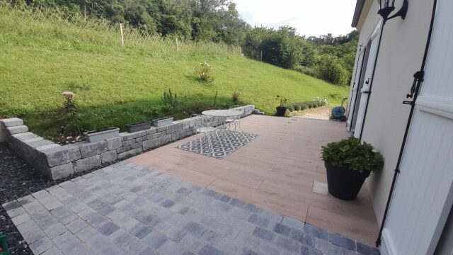 terrasse repas dallage grès cérame effet bois Novabell pavage muret Birkenmeïer Acti Sud Paysage paysagiste Dijon