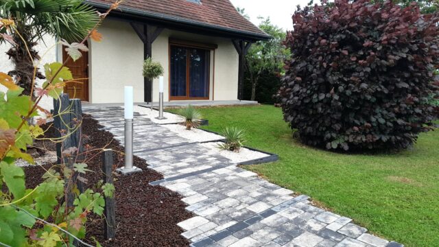 allée piétonne entrée massif minéral gravier pavés Kronimus Antiquita noir-blanc nuancé Acti Sud Paysage paysagiste Dijon