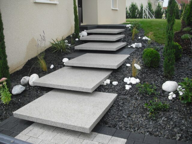 escalier aménagement accès pente massif ardoise dalles emmarchement effet suspendu Actisud Paysage paysagiste Dijon