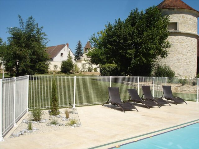 clôture piscine normée sur platine Acti Sud Paysage paysagiste Dijon